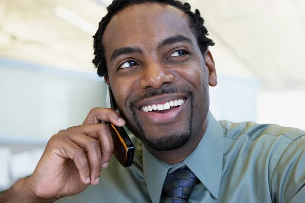 Trabajador Oficina Usando Teléfono Celular — Foto de Stock