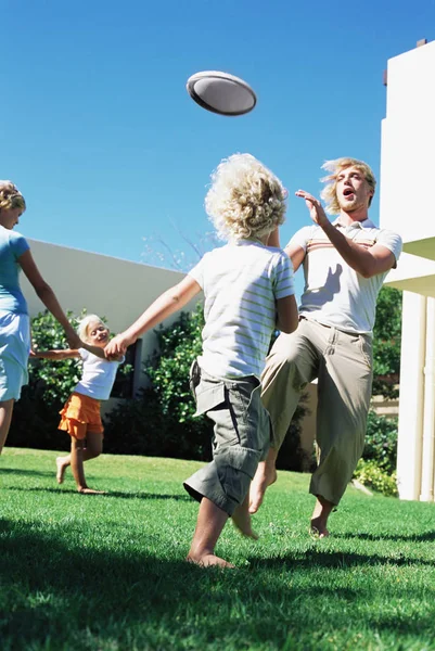 Familie Spelen Tuin — Stockfoto