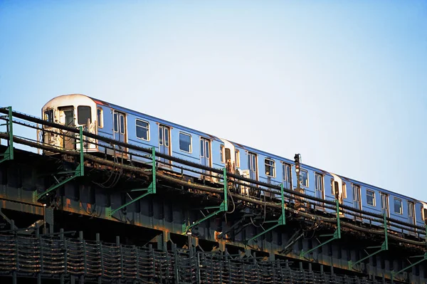 Поезд Мосту — стоковое фото