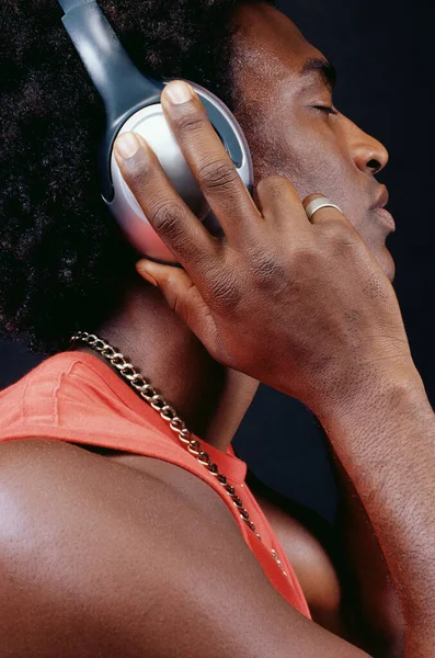 Homem Ouvindo Música — Fotografia de Stock