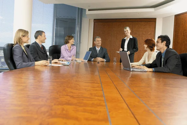 Empresários Sala Reuniões Fundo Conceito Negócio — Fotografia de Stock