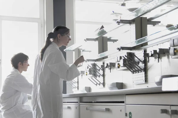 Estudantes Química Laboratório — Fotografia de Stock