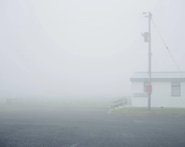 Одинокая Горная Чайная Мутном Тумане Тормор Сазерленд Шотландия — стоковое фото