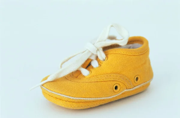 Zapato Bebé Aislado Sobre Fondo Blanco —  Fotos de Stock