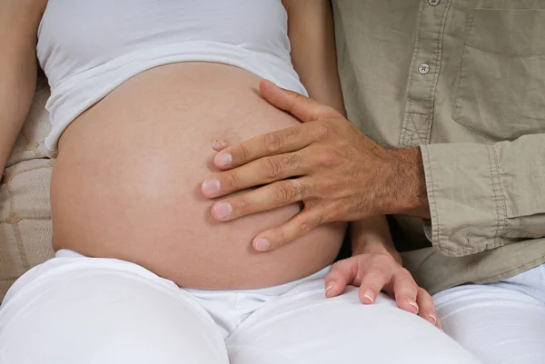 Hombre Que Toca Estómago Una Mujer Embarazada — Foto de Stock