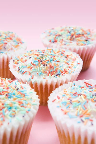 Cupcakes Isoliert Auf Rosa Hintergrund — Stockfoto