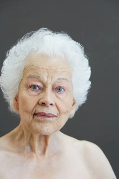 Porträtt Äldre Kvinna — Stockfoto