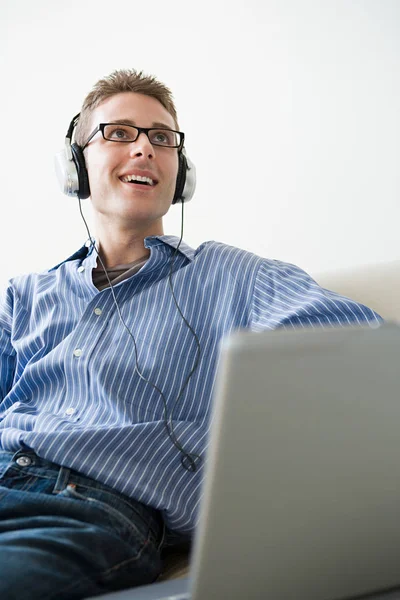 Man Listening Music Laptop — Stock Photo, Image