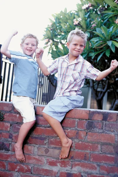 Boys Playing Wall — Stock Photo, Image