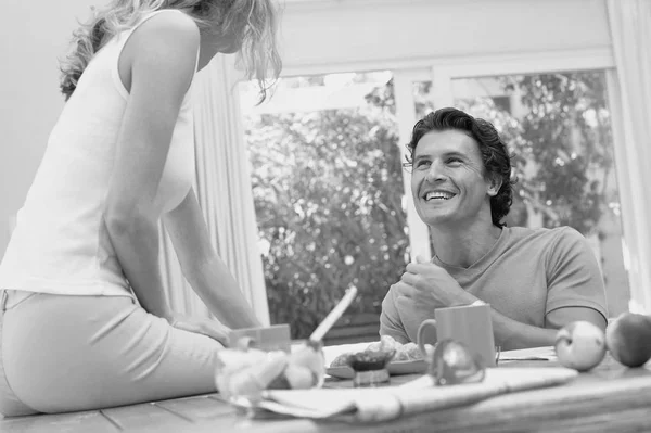 Pareja Desayuno Casa — Foto de Stock