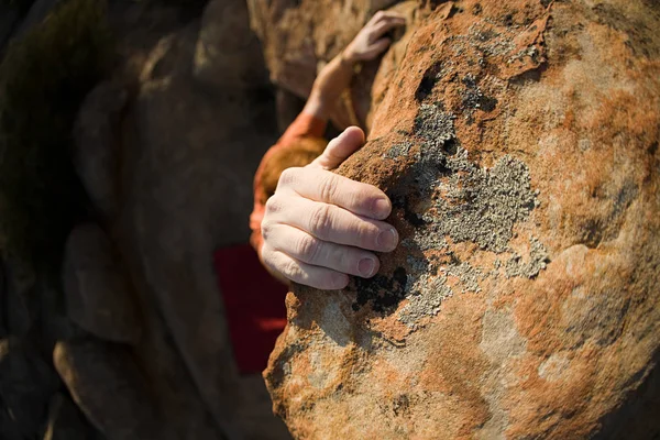 Чоловік Сходження Скелю — стокове фото