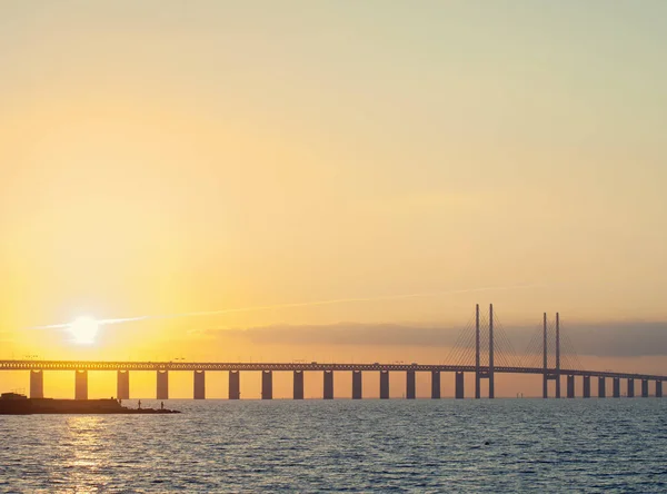 Sunset view of Oresund Bridge between Copenhagen, Denmark and Malmo, Sweden — Stock Photo, Image