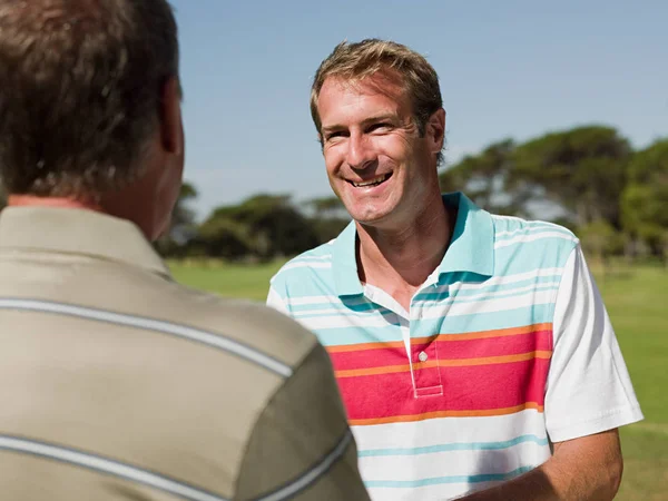Two Mature Men Playing Golf Together — Stock Photo, Image