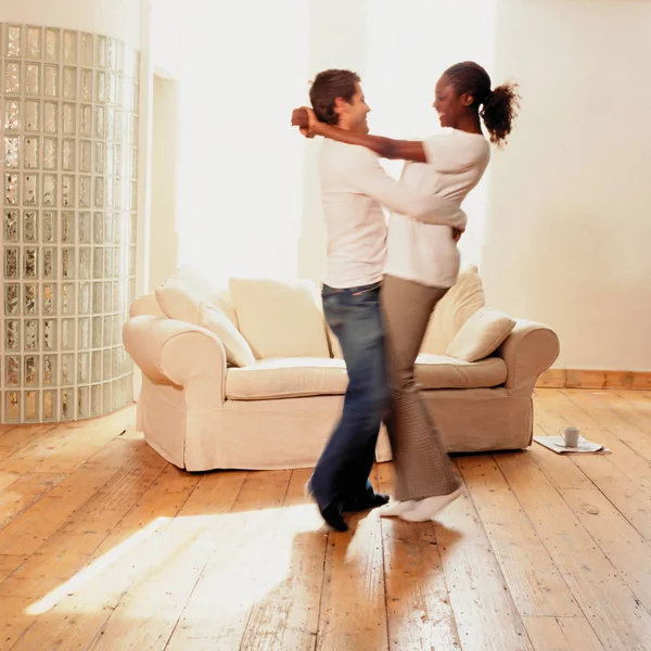 Pareja Bailando Casa — Foto de Stock