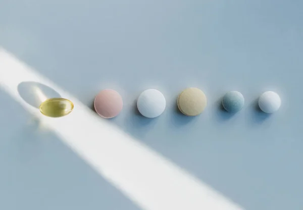 Una fila de comprimidos — Foto de Stock