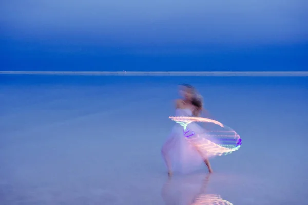 Woman Wearing Party Dress Poised Illuminated Hoop Dusk — Stock Photo, Image