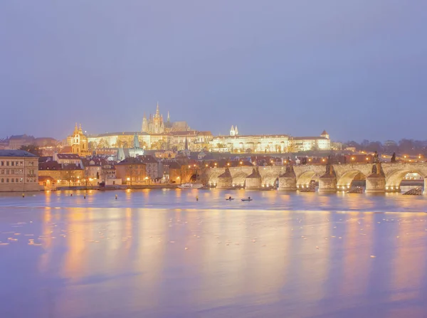 Pohled Katedrálu Víta Karlův Most Soumraku Praha — Stock fotografie