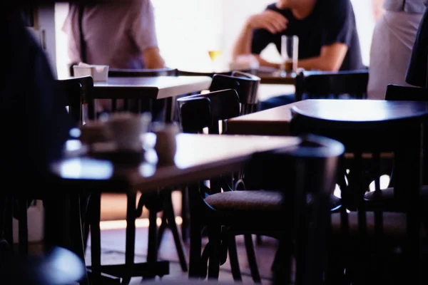 Dos Hombres Siendo Servidos Cafetería —  Fotos de Stock