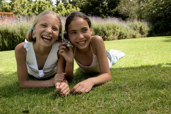 Ragazze Felici Telefono Cellulare — Foto Stock