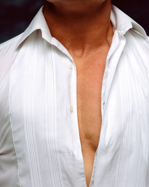 Мужчина Обтягивающей Рубашке — стоковое фото
