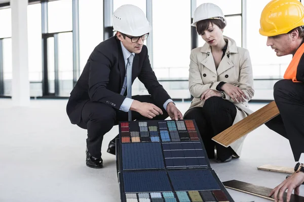 Architects Discussing Flooring Samples — Stock Photo, Image