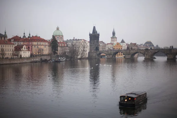 Γέφυρα Του Καρόλου Και Στον Ποταμό Μολδάβα Πράγα Τσεχική Δημοκρατία — Φωτογραφία Αρχείου