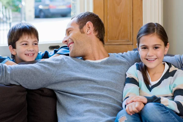 Retrato Una Familia Sonriendo — Foto de Stock