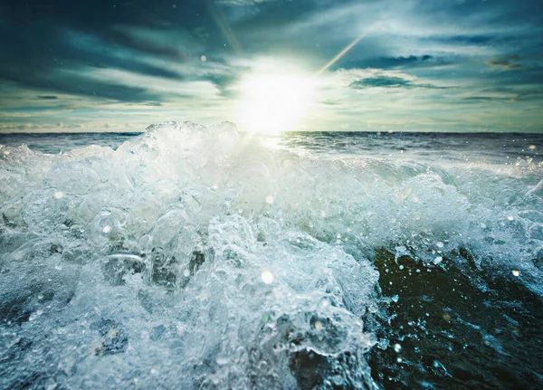 Sun Shining Rocky Waves — ストック写真