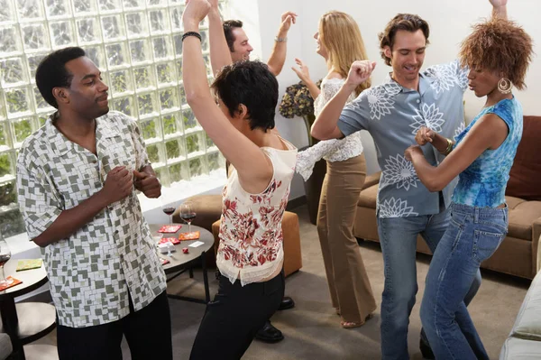 Pessoas Dançando Uma Festa Casa — Fotografia de Stock