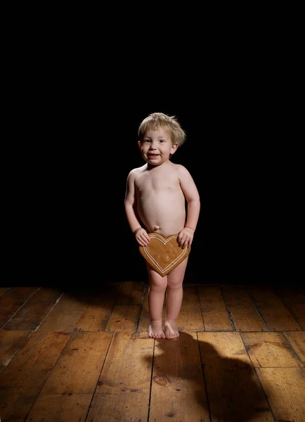 Nude Baby Boy Gingerbread Heart — Stock Photo, Image