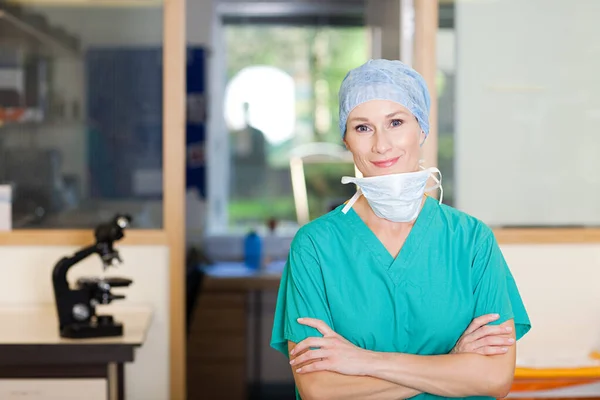 Female Surgeon Scrubs — Stock Photo, Image