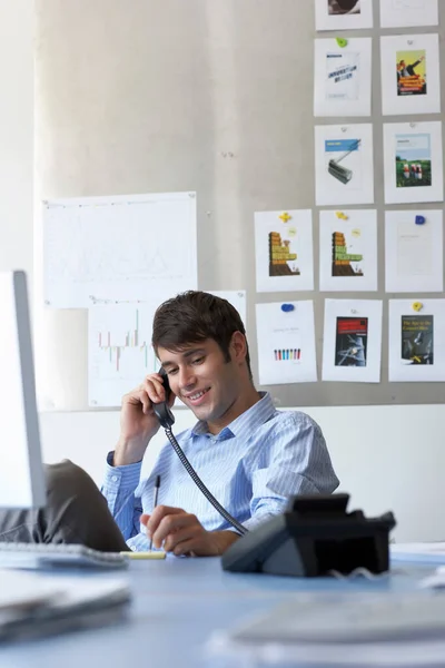 Businessman Using Telephone Office — Stock Photo, Image