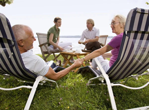 Seniorenpaar Mann Frau Sitzen Zusammen — Stockfoto