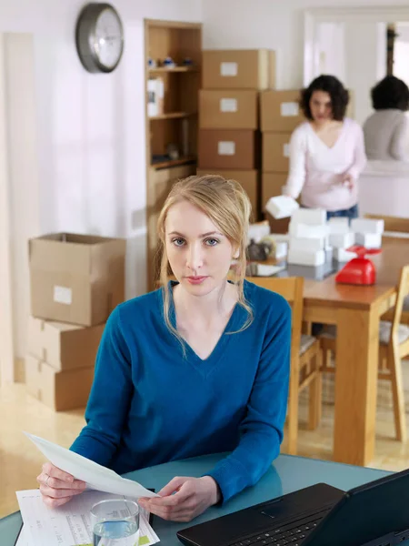 Mujeres Dirigiendo Negocios Desde Casa — Foto de Stock