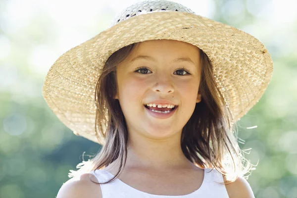Chica Sombrero Sonriendo — Foto de Stock