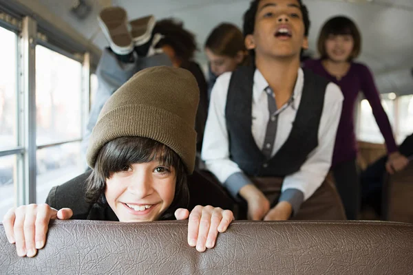 버스에 어린이들의 — 스톡 사진