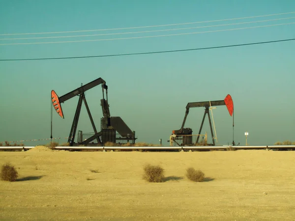 Bombeo Derricks Petrolíferos Paisaje Campo — Foto de Stock