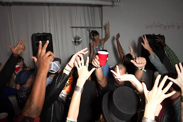 パーティーで踊る人々 — ストック写真