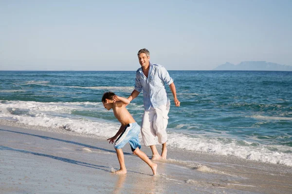 Vater Und Sohn Meer — Stockfoto