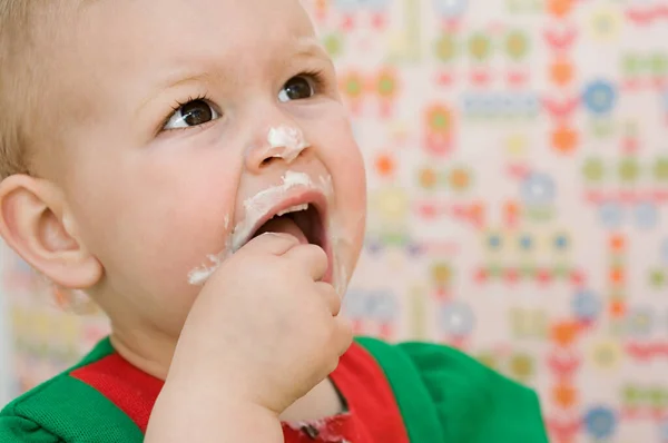 Bambino Con Una Faccia Disordinata — Foto Stock