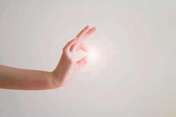 Finger Und Daumen Verbinden Sich Mit Licht — Stockfoto