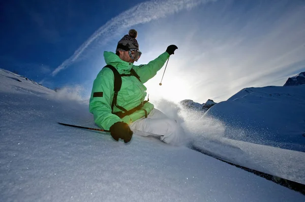 Skieur Tournant Hors Piste — Photo