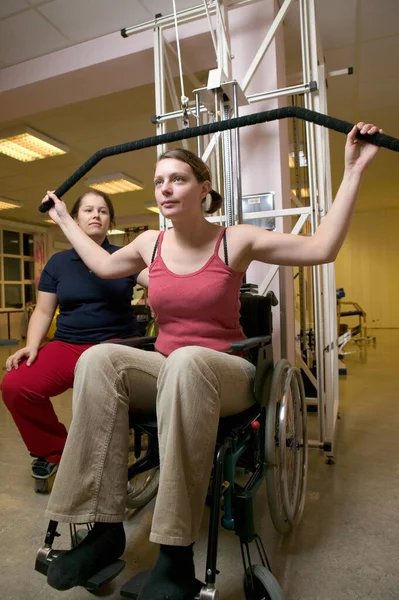 Disabled Woman Weight Lifting — Stock Photo, Image