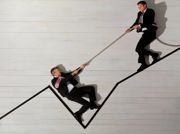 Hombres Negocios Escalando Gráfico Fondo Concepto Negocio —  Fotos de Stock