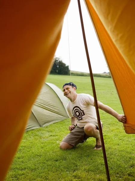 Homem Sentado Rede Tenda — Fotografia de Stock