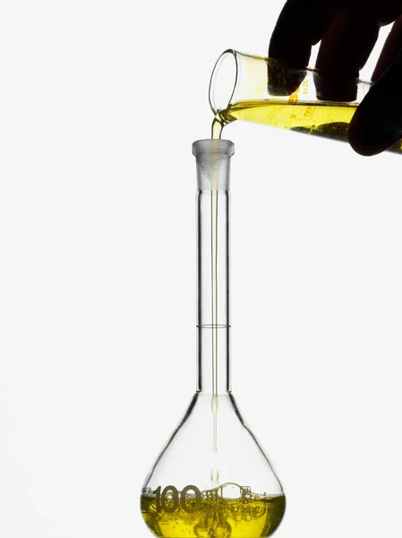 Liquid Being Poured Glass Flask — Stock Photo, Image