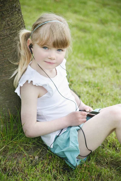 Niño Escuchar Música — Foto de Stock