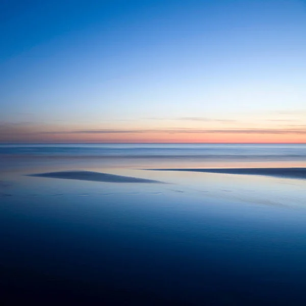 ビーチの上の夕日の眺め — ストック写真