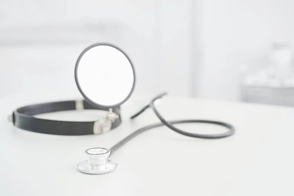 Stethoskop Und Kopfspiegel — Stockfoto