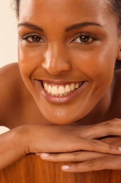 Retrato de mulher jovem — Fotografia de Stock